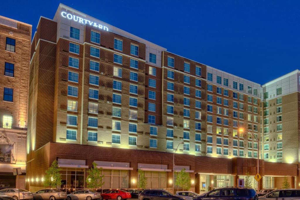 Courtyard by Marriott Downtown/Convention Center | 2027 EOS Conference
